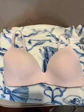 PINK Victoria's Secret Blush Seamless T-Shirt Bra